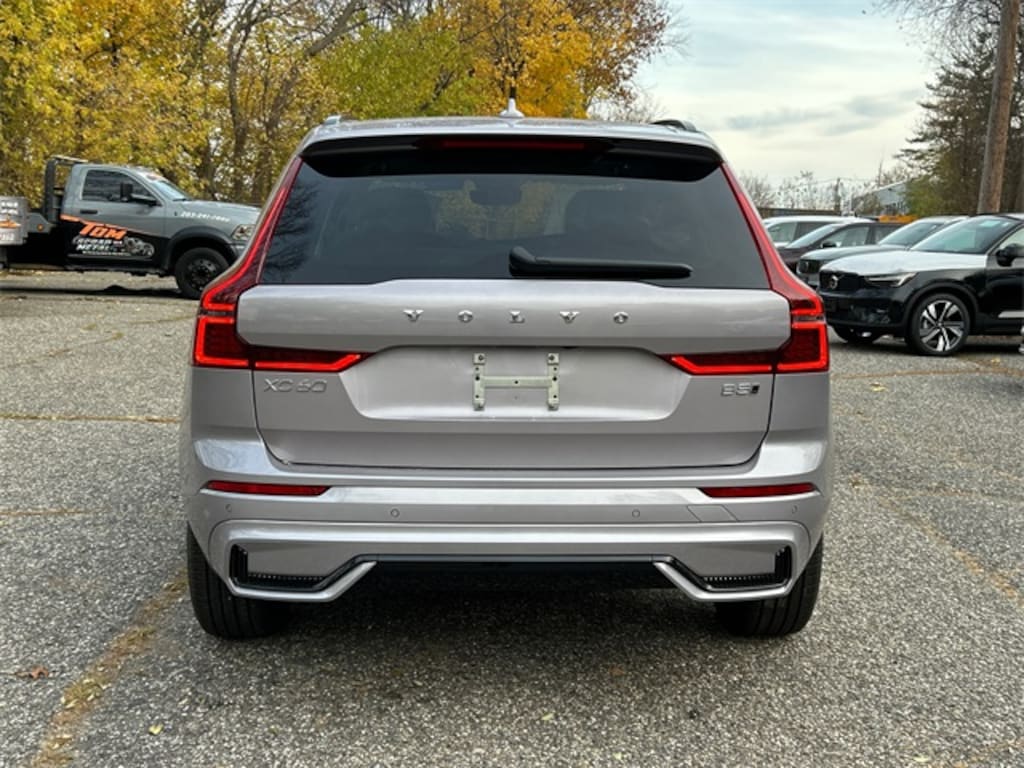 New 2026 Volvo XC60 B5 Plus SUV