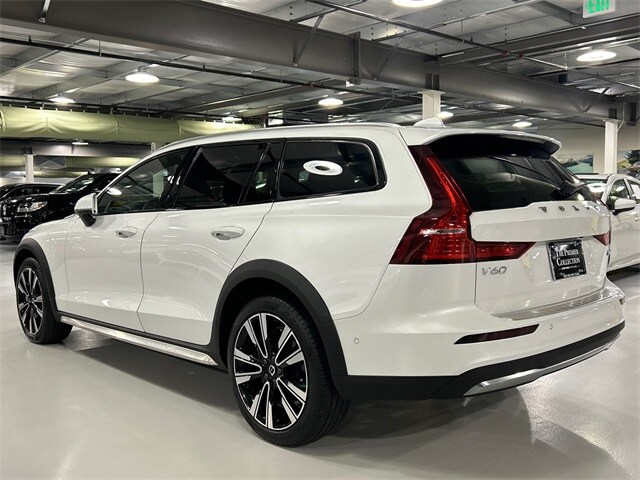 2024 Volvo V60 Cross Country B5 Ultimate photo 4