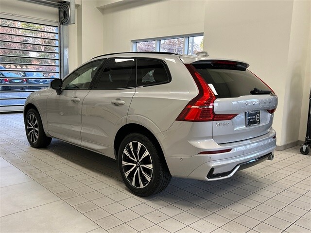 2025 Volvo XC60 B5 Plus photo 4