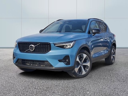Used 2025 Volvo XC40 B5 Plus Dark Theme SUV for Sale near Detroit