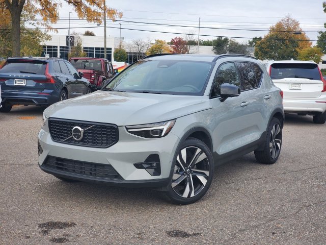 New 2026 Volvo XC40 B5 Ultra SUV