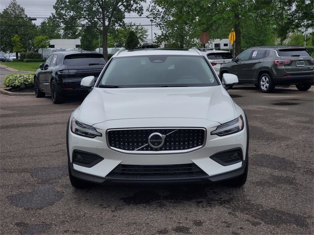 Certified 2025 Volvo V60 Cross Country Plus with VIN YV4L12WK2S2146239 for sale in Farmington, MI