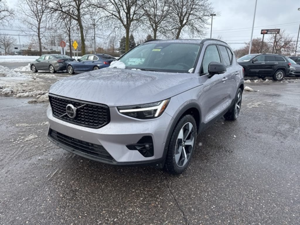 Used 2026 Volvo XC40 B5 Plus SUV