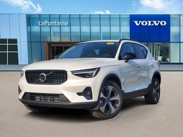 2026 Volvo XC40 SUV 