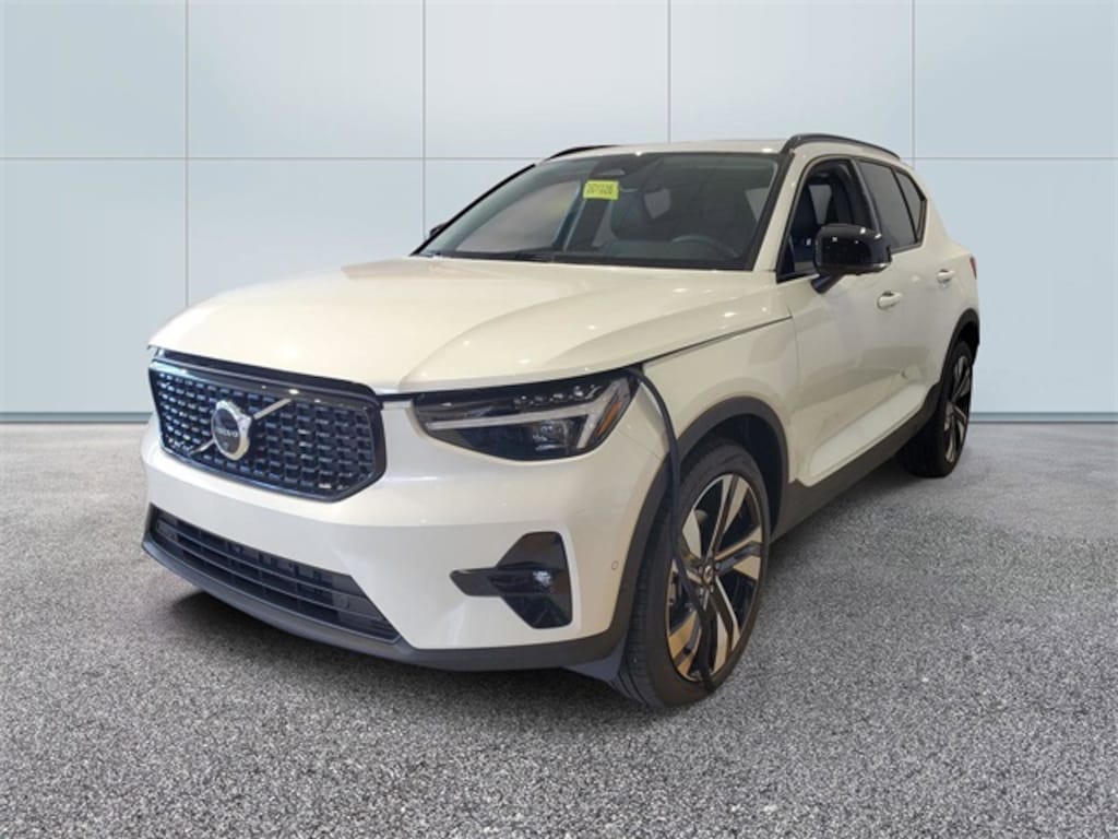 New 2026 Volvo XC40 B5 Ultra SUV