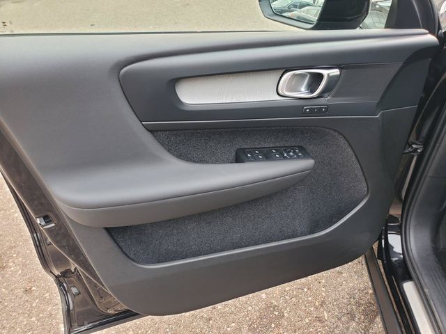 2026 Volvo XC40 Core - Photo 10