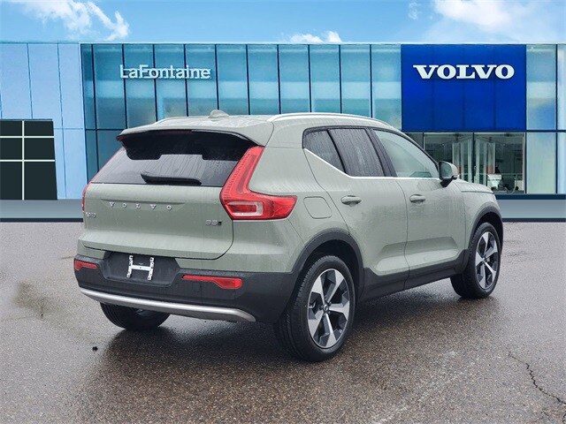 2025 Volvo XC40 Core photo 4