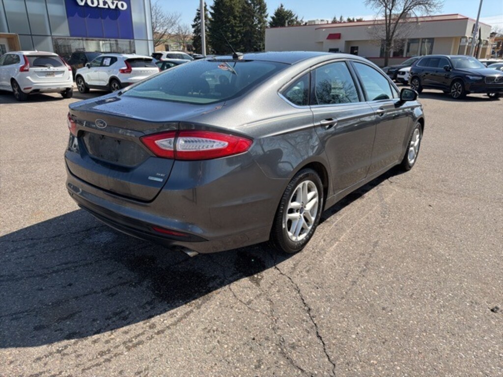 Used 2016 Ford Fusion SE Sedan
