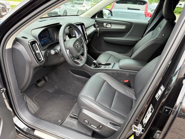 2026 Volvo XC40 Core - Photo 8