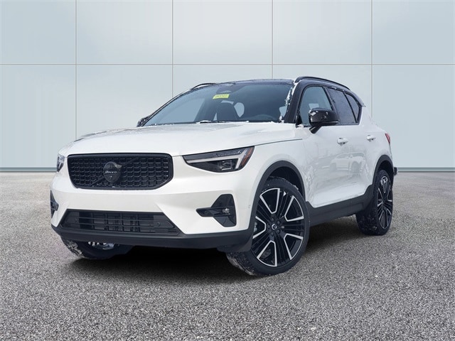 2026 Volvo XC40 Ultra Black Edition's photo