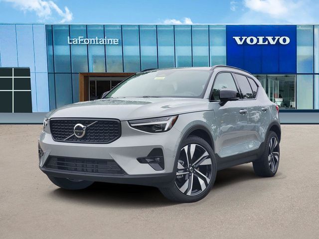2026 Volvo XC40 SUV 