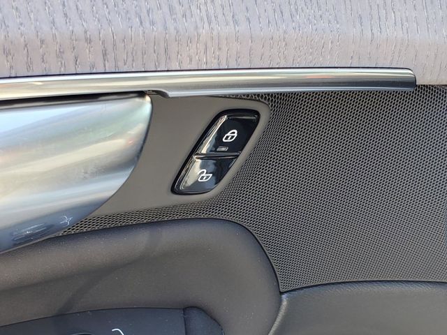 2026 Volvo XC90 Ultra - Photo 12