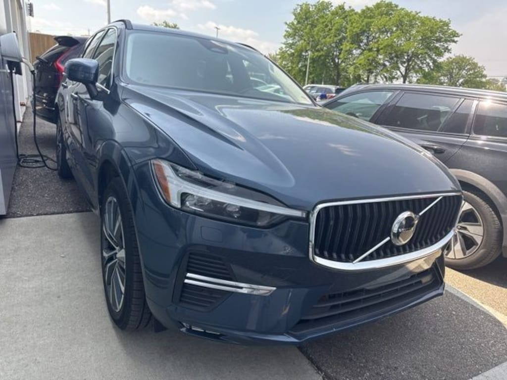Used 2022 Volvo XC60 B5 Momentum SUV