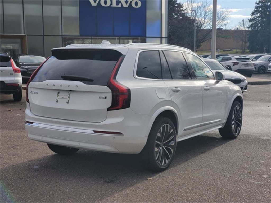 New 2026 Volvo XC90 B5 Core SUV