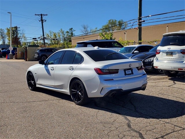 2022 Bmw 330e 3-Series photo 3