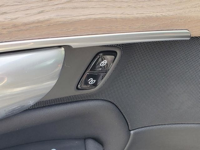 2026 Volvo XC90 Plus - Photo 12