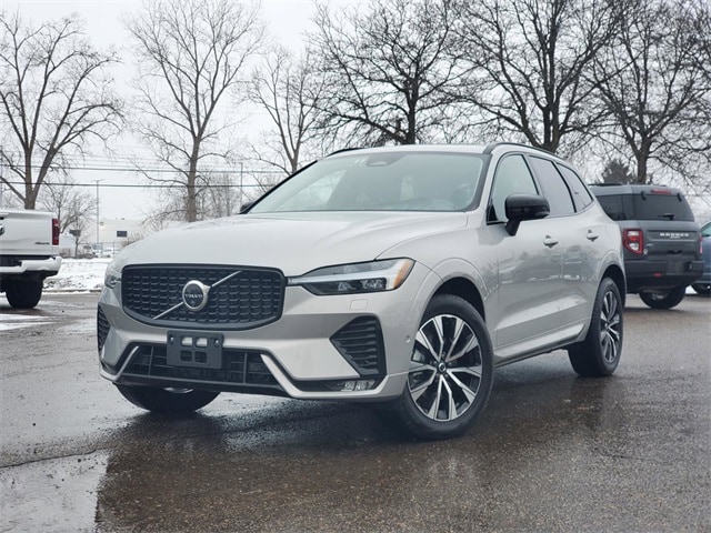 2025 Volvo XC60 Plus's photo
