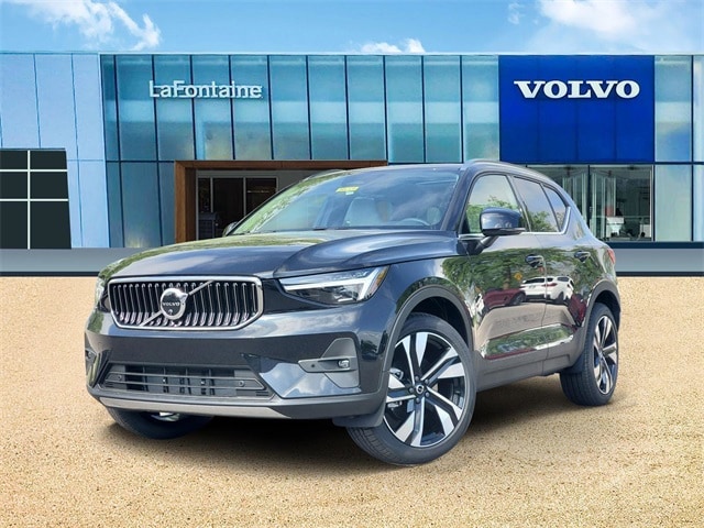 2025 Volvo XC40 SUV 