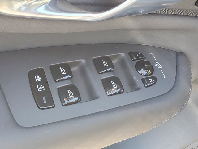 2026 Volvo XC90 Plus - Photo 13