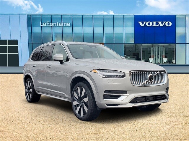 2025 Volvo XC90 T8 photo 3