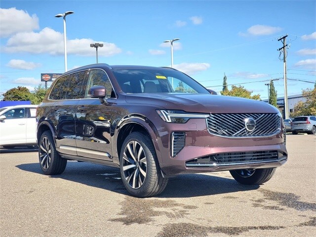 2026 Volvo XC90 B5 Core photo 2