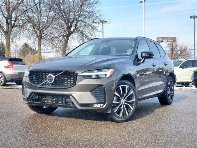 2025 Volvo XC60 Plus's photo