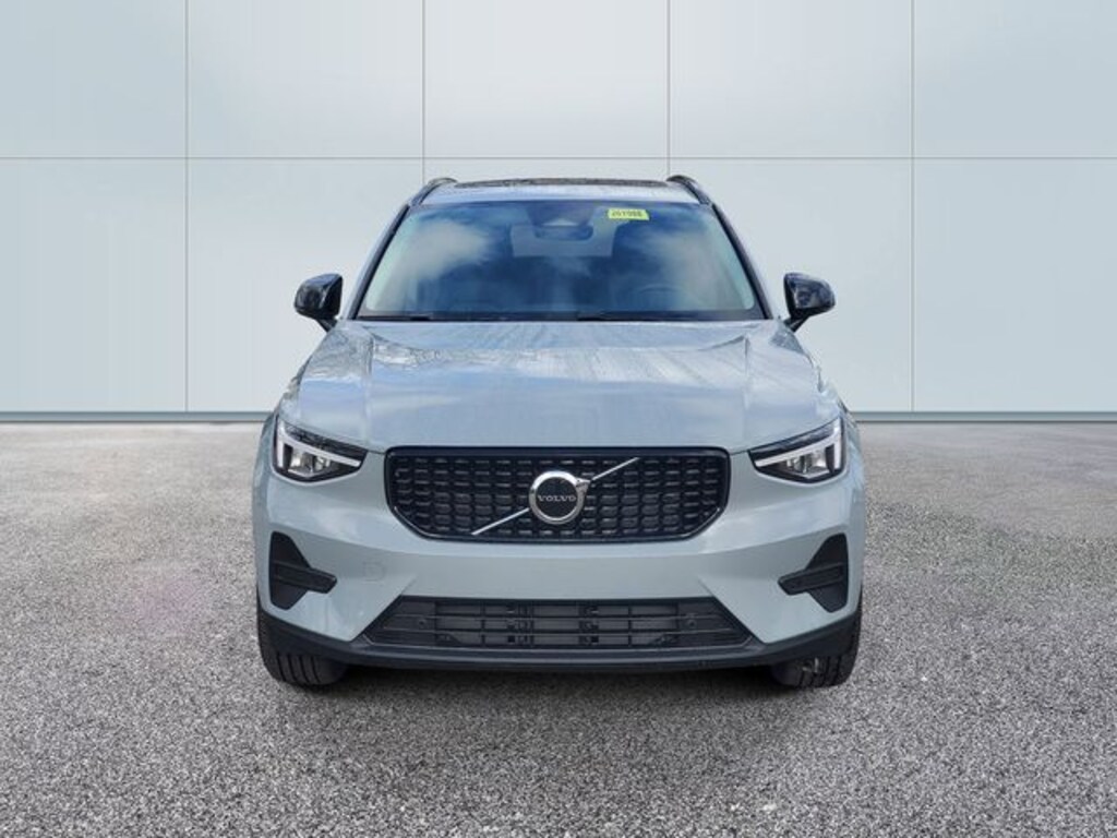 New 2026 Volvo XC40 B5 Core SUV