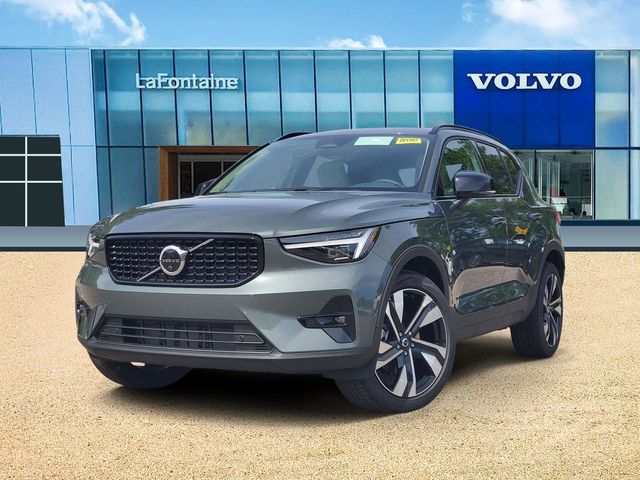 2026 Volvo XC40 B5 Plus Dark AWD's photo