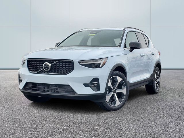 2026 Volvo XC40 SUV 