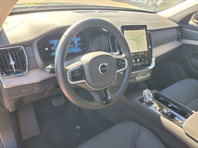 2026 Volvo XC90 Plus - Photo 17