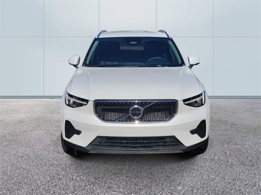 Used 2023 Volvo XC40 B5 Core SUV
