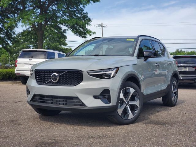 2026 Volvo XC40 B5 Plus Dark AWD's photo