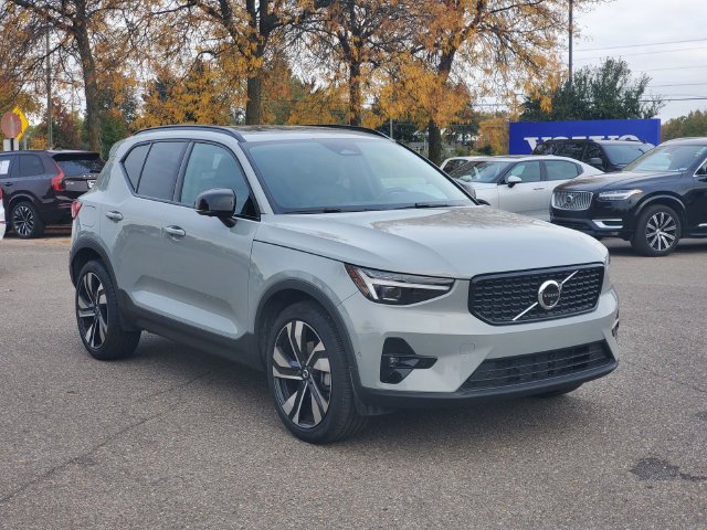 New 2026 Volvo XC40 B5 Ultra SUV