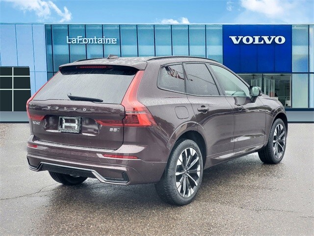 2026 Volvo XC60 B5 Plus photo 4