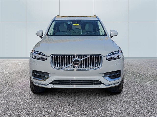2025 Volvo XC90 Core photo 2