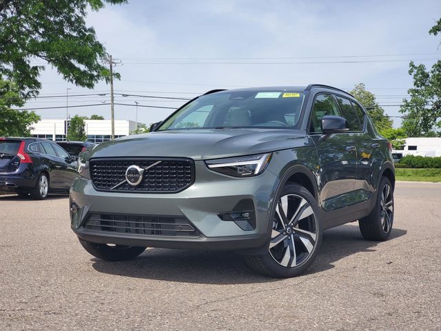 2026 Volvo XC40 B5 Plus Dark AWD's photo