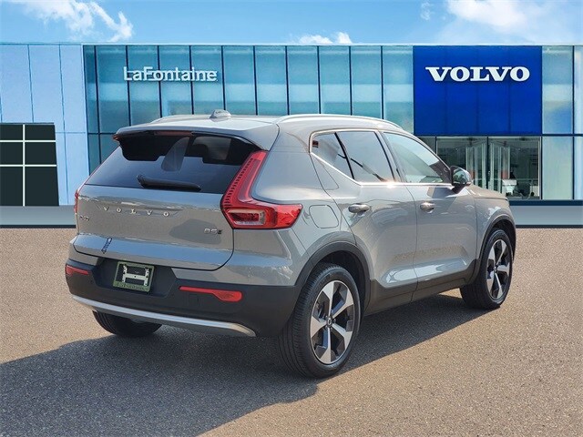 2025 Volvo XC40 Core photo 3