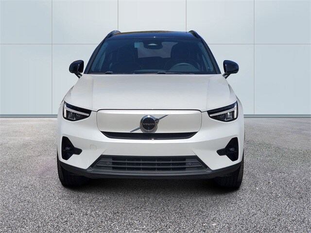 2023 Volvo XC40 Recharge Twin Plus photo 2