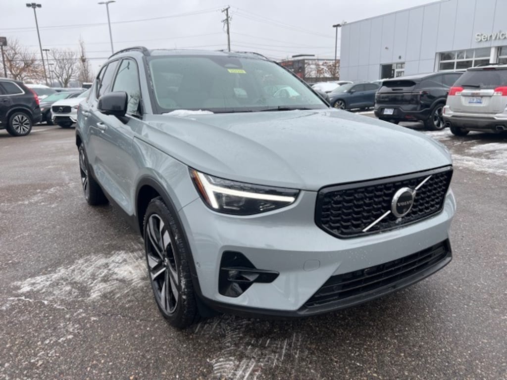 Certified 2025 Volvo XC40 B5 Plus Dark Theme SUV