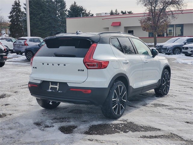 2026 Volvo XC40 photo 3