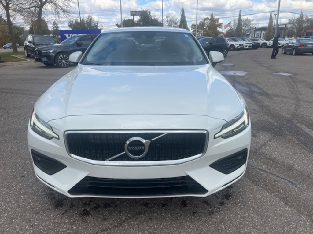 Used 2021 Volvo S60 T6 Momentum Sedan