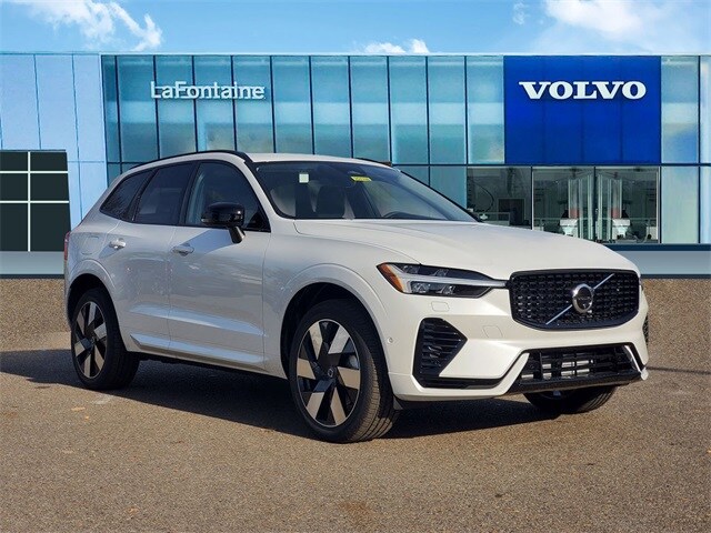 2025 Volvo XC60 T8 Plus photo 3