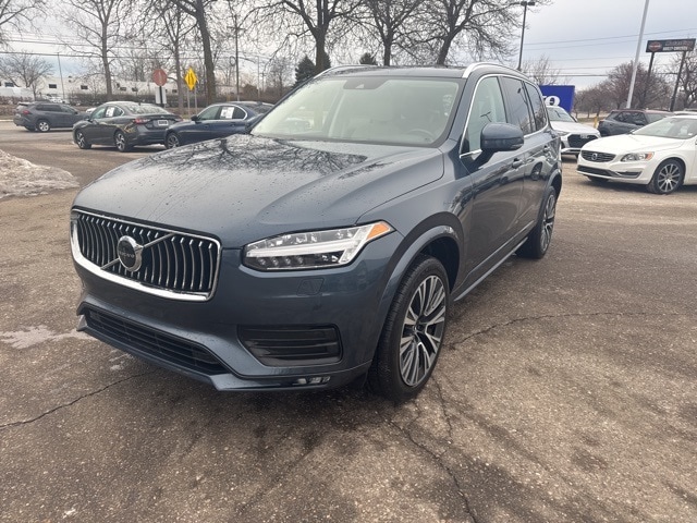 2021 Volvo XC90 Momentum's photo