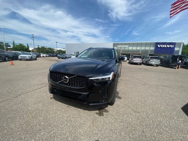 2024 Volvo XC60 B5 Plus Dark Theme AWD's photo