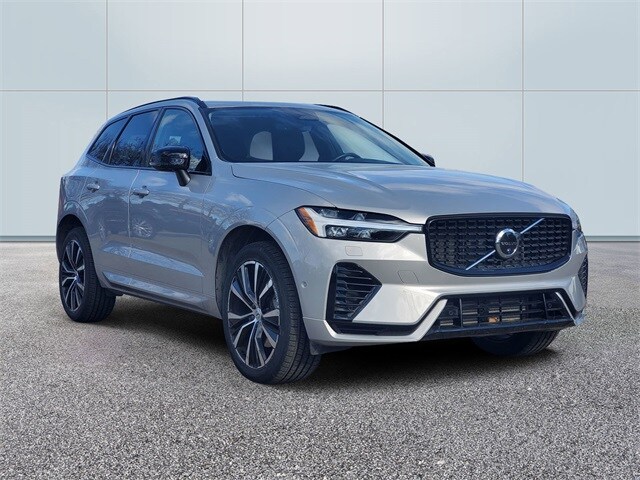2023 Volvo XC60 Recharge Hybrid Ultimate photo 3