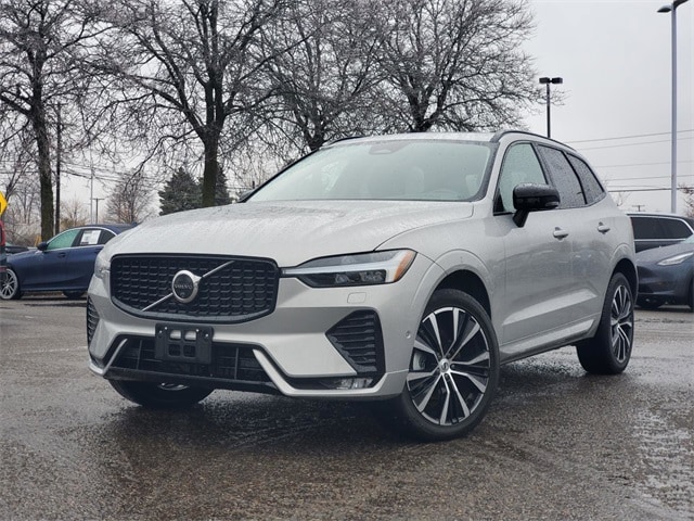 2025 Volvo XC60 Plus's photo