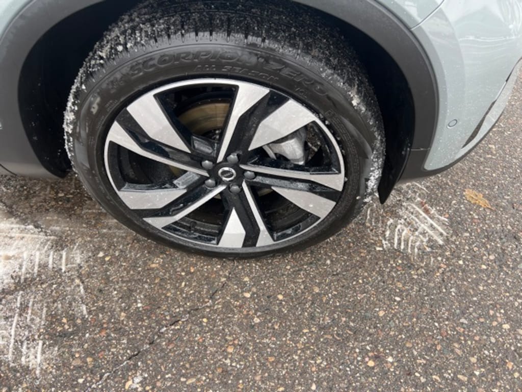 Certified 2025 Volvo XC40 B5 Plus Dark Theme SUV