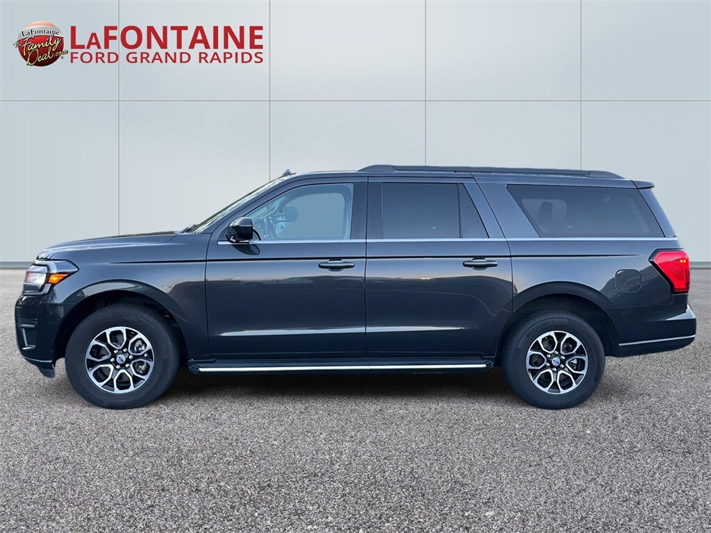 2023 Ford Expedition MAX XLT photo 3