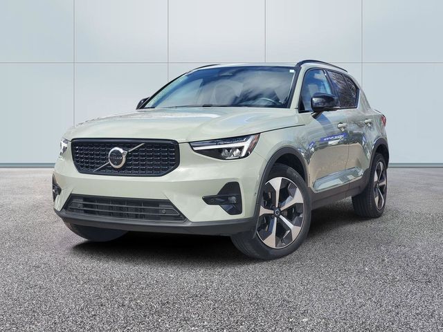 2023 Volvo XC40 SUV 