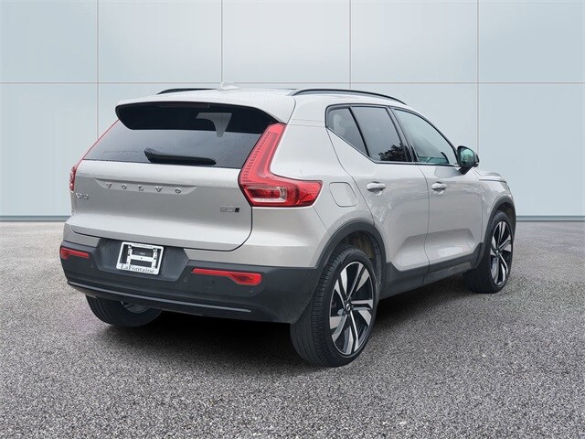 2025 Volvo XC40 Plus photo 4
